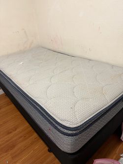 Twin size bed (2)