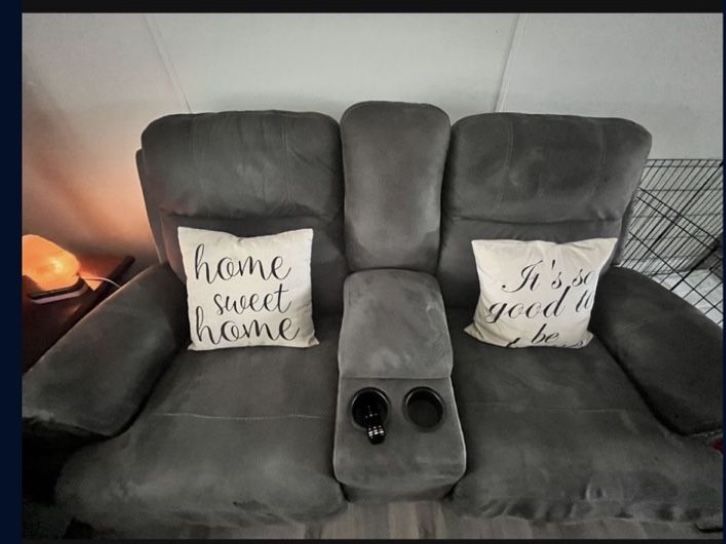 RECLINER LOVESEAT