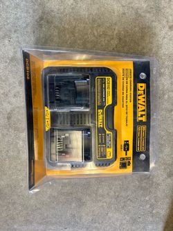 Dewalt double charger with usb charge port