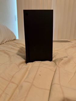 Xbox Series X includes: HDMI cables, PSU cables and controller (1TB storage) Great Condition