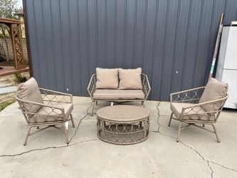 Outdoor Wicker 4 Seater Chat Set with Cushions - New In Box