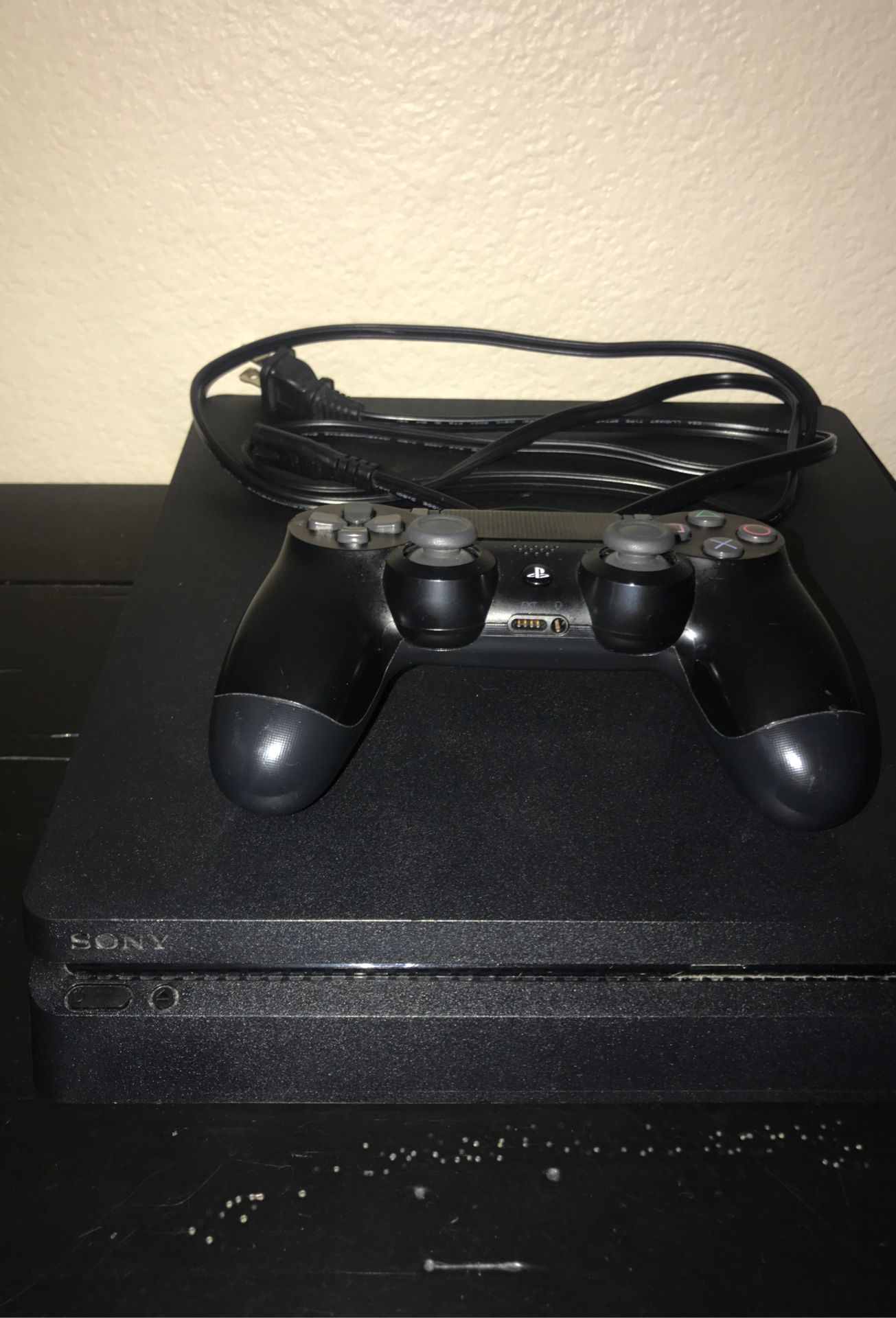 PS4 slim 1TB(with controller)