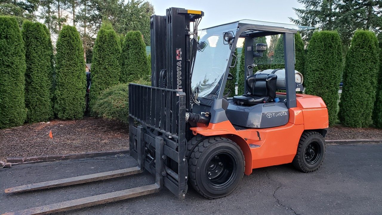 2010Toyota forklift with original 1320 hours.