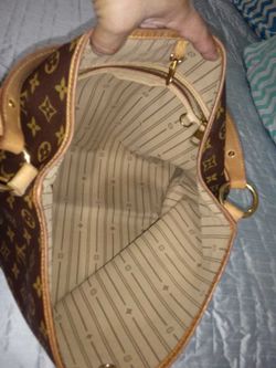 Authenticated Louis Vuitton Capucines Wallet On Chain Crossbody Bag for  Sale in Surprise, AZ - OfferUp