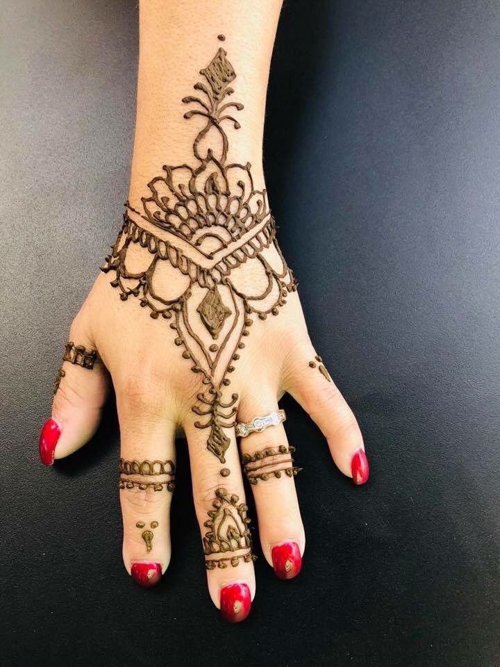 Henna tattoo art