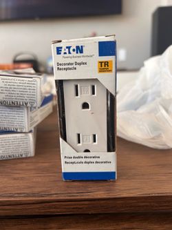 Eaton 15 amp 125v decorator receptacles
