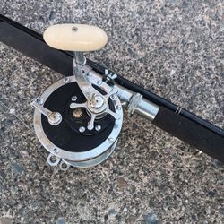 PENN Senator 9/0 with Ten Foot Rod Vgood Condition.For pick up Fremont Sea. No low ball offers please. No trades.