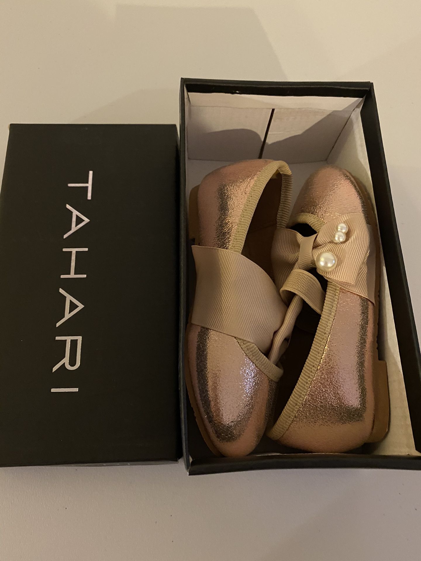 NEW Tahari Rose Gold Dress Shoe Size 7