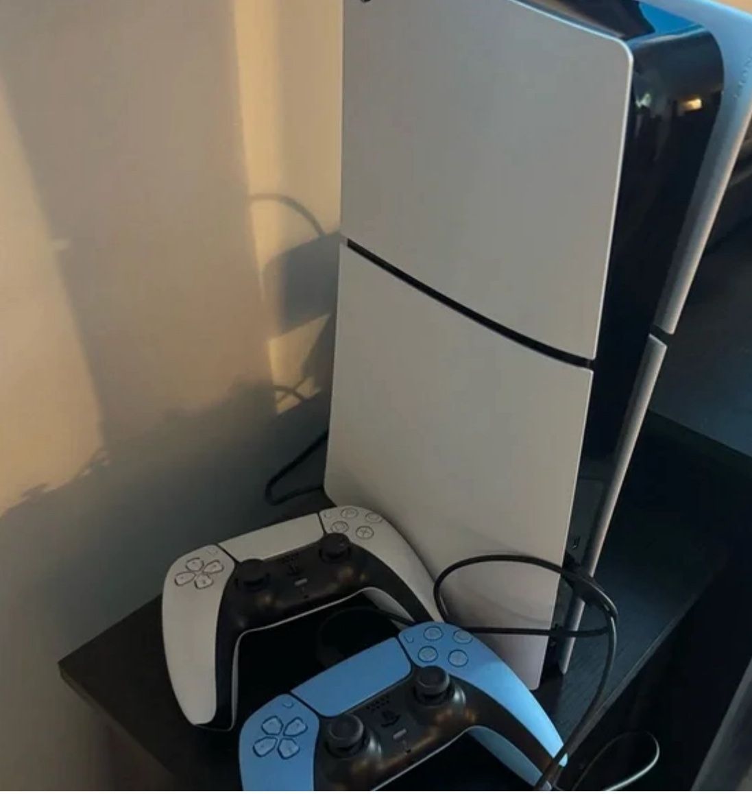 PS5, Great Condition, 2 Remotes, 667 GB