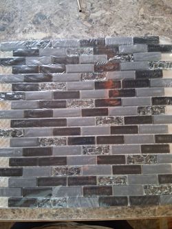 Glass tile
