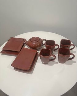 Red Rusted Tablewear Set