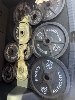 Very nice 45, 35, 25, 10, 5 lb Olympic weight plates. Iron and bumper available. $1 a lb Pair of 45s Pair of 35s Pair of 25s Pair of 10s Pair of 5s