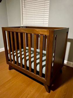 Davinci Otto Mini Crib with 4" Mattress