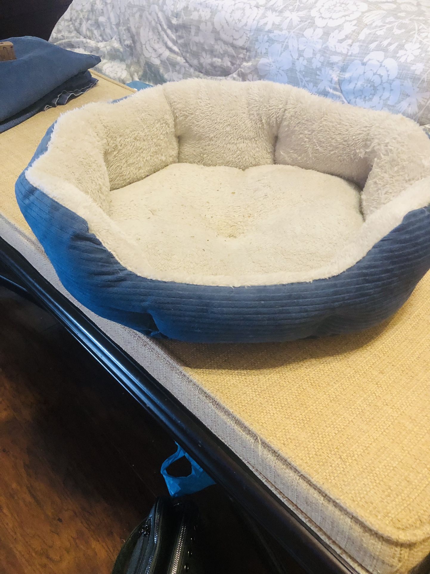 Cat Bed / Cat Toy / 3 Soft Cat Blanket.