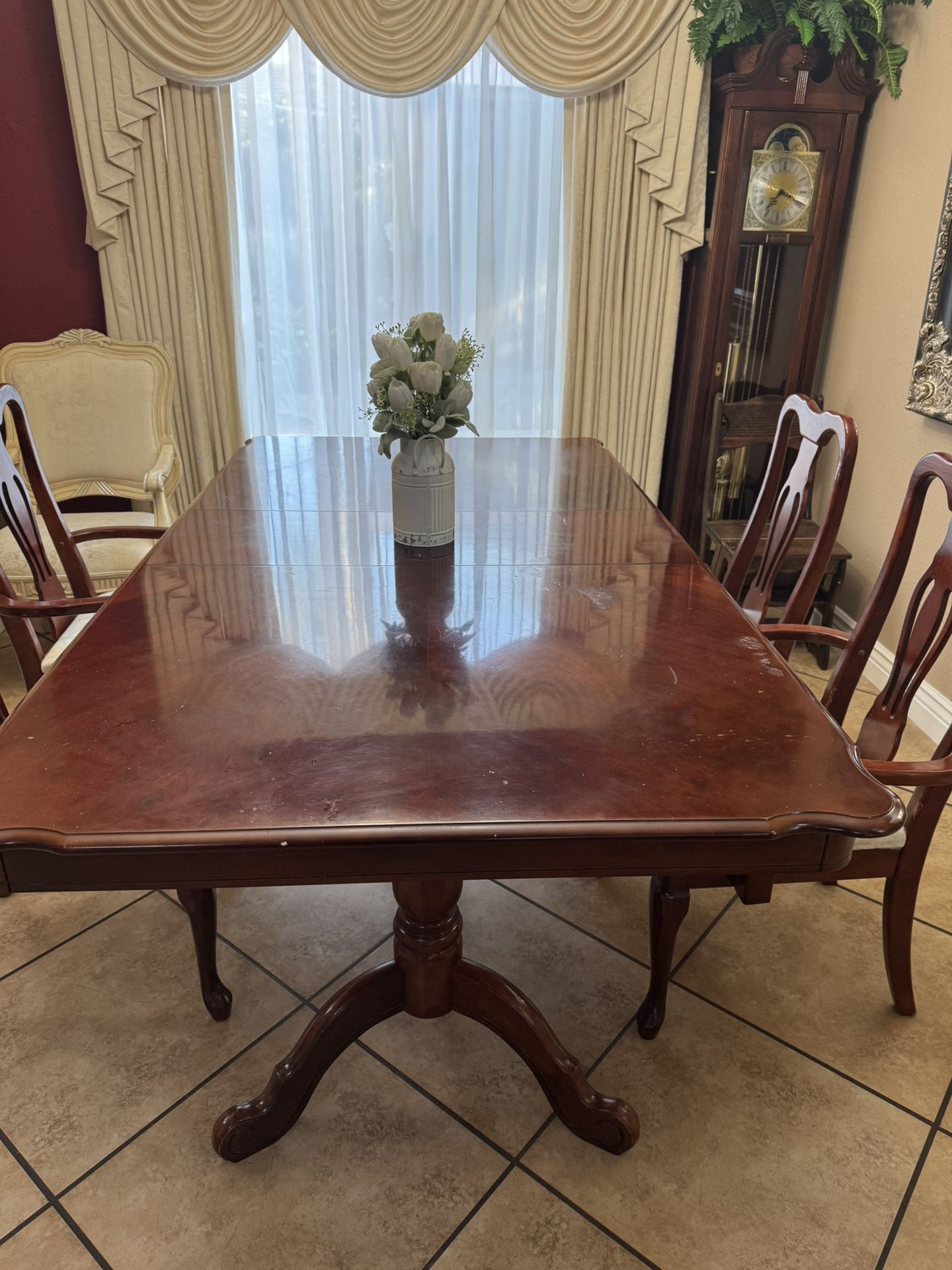 Dinning table 4 Chairs 