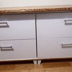 Coaster Felicity Dresser in Glossy White 46W 30H 17D