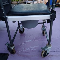  Camode For Patience With Heavy Duty Wheels With Locks Removable For Cleaning 