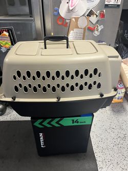 Lightly Used (4 Weeks) Dog Kennel