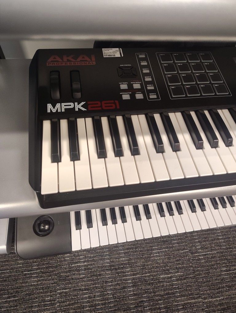 Akai MPK 261 KEYBOARD
