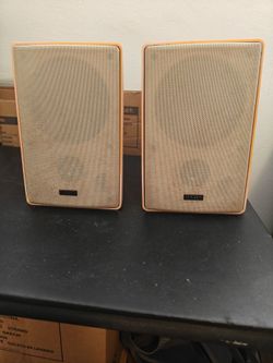 Jensen Cyclone Indoor -Outdoor Speakers, with mounting brackets