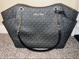 Michael Kors Purse – Like New (Only Used Twice)