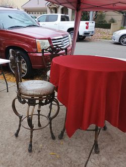 Heavy Outdoor Table With 2 stools