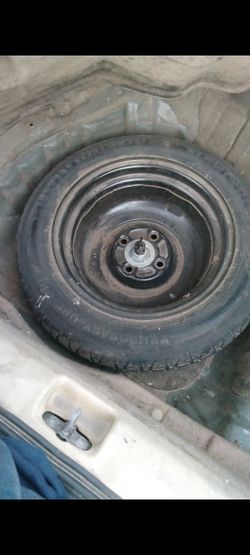 Donut Tire  w/rim ...Size for Like a 1993 Honda Accord $15o.b.o. 