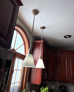 2 pendant light fixtures