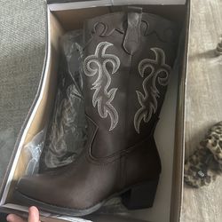 Women’s Size 6 Boots 