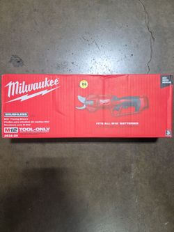 Milwaukee M12 Pruning Shears