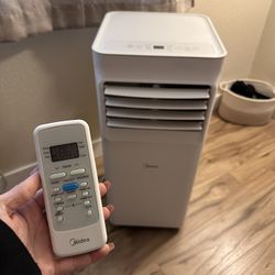 AC unit With Hose And Attachments And Remote