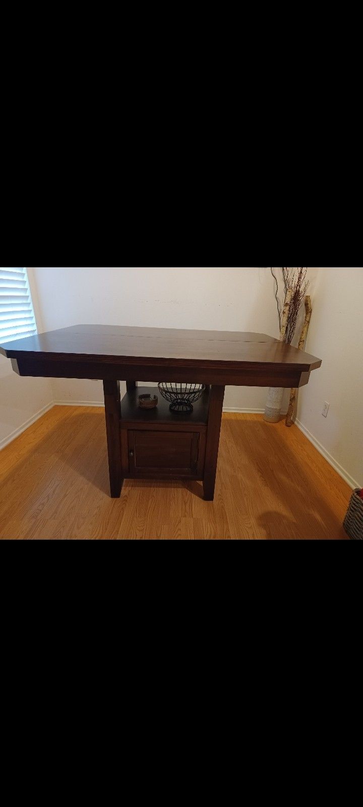 Kitchen Table And Mirror