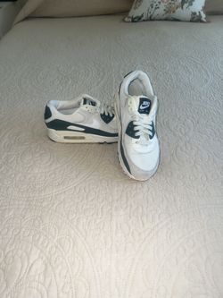 Women’s Nike Air Max White and Dark Green Sneakers Size 8