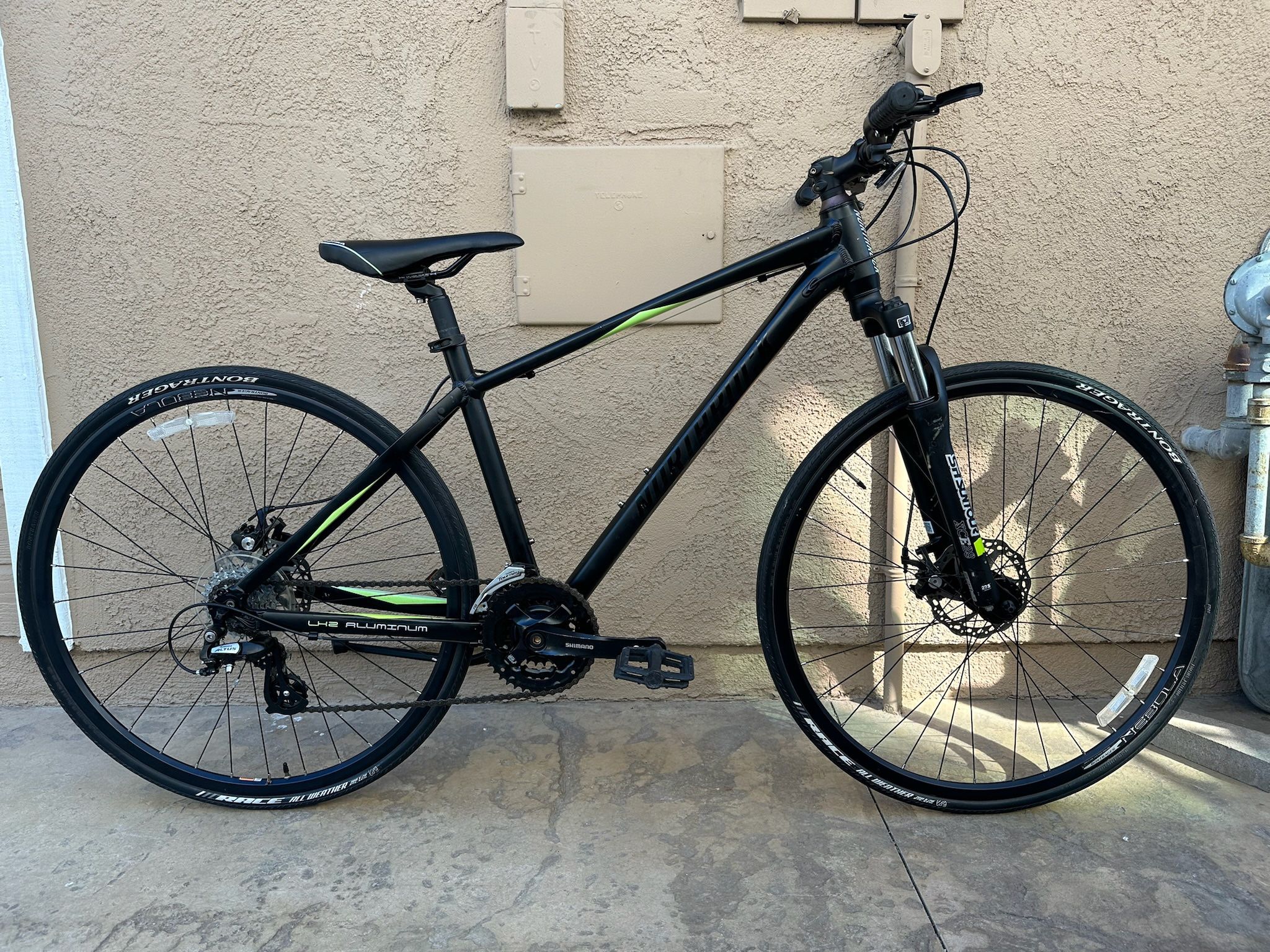 Northrock XC27 Hybrid Road Bike Disc Brakes Super Lightweight New Tires Shimano Ready To Ride