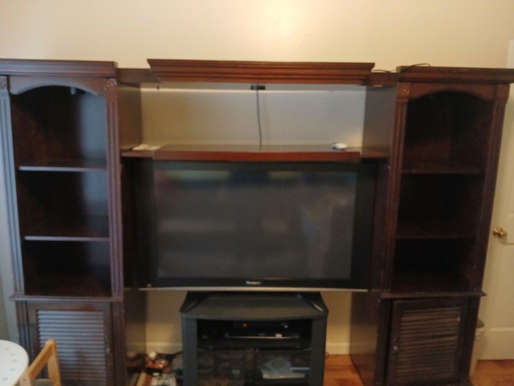 Great Condition Solid Wood Entertainment Center
