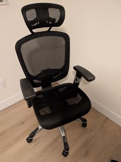 Staples Hyken Ergonomic Mesh Swivel Task Chair