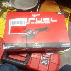 Milwaukee Fuel M18 Grinder 