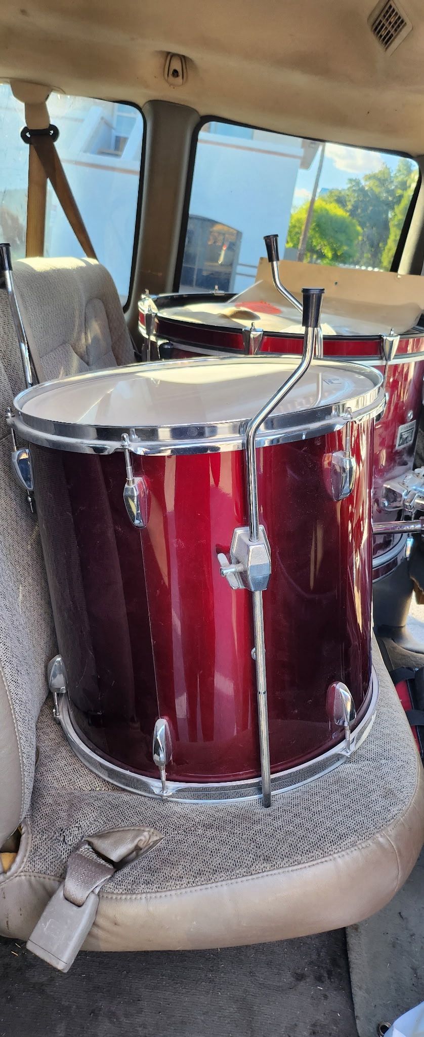 5 piece Pearl Forum Series Drum Set with all hardware 