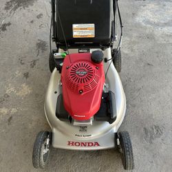 Lawnmower Honda HRR216 Gas Lawn Mower Self Propelled 