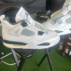 Jordan 4s
