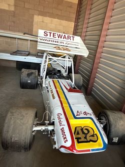 Vintage sprint car chassis (rollers)