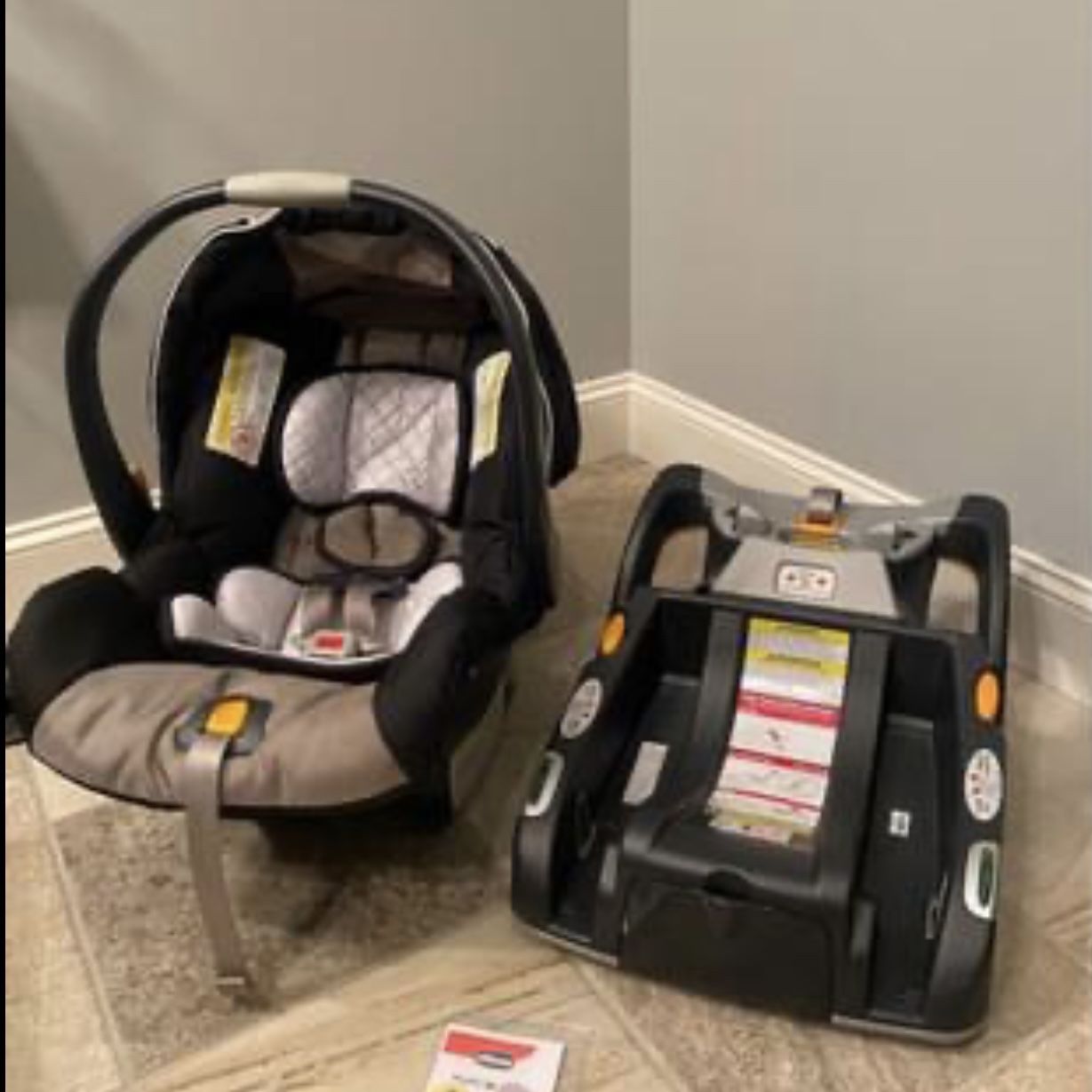 Chicco KeyFit 30 Infant Baby Car Seat Carrier & Snap In Base