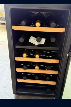 Aficionado - 18 Bottle dual zone wine cellar - NO TRADES!!!