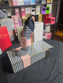 CAROLINA HERRERA