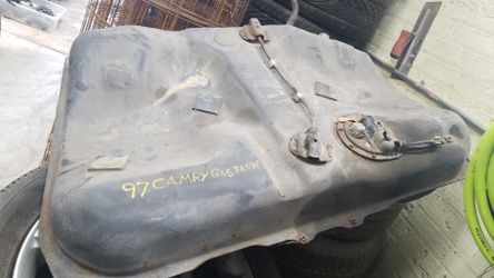 1997-2001 Toyota Camry 4 cylinder 2.2L gas tank with pump