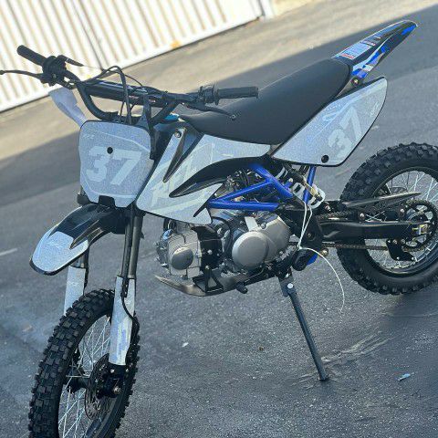 125 CC Brand New Dirtbike // Financing Available 