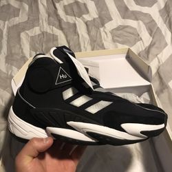 DS Adidas Pharrell Basketball Size 10.5