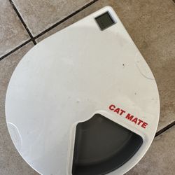 automatic wet food pet feeder