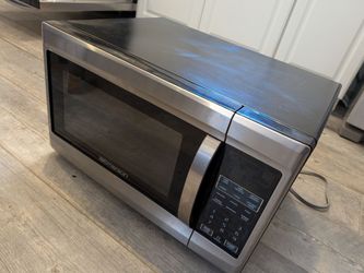 Microwave Oven, Emerson model MW1338SB