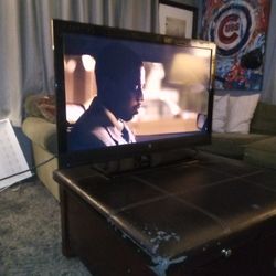 40" LCD TELEVISION 